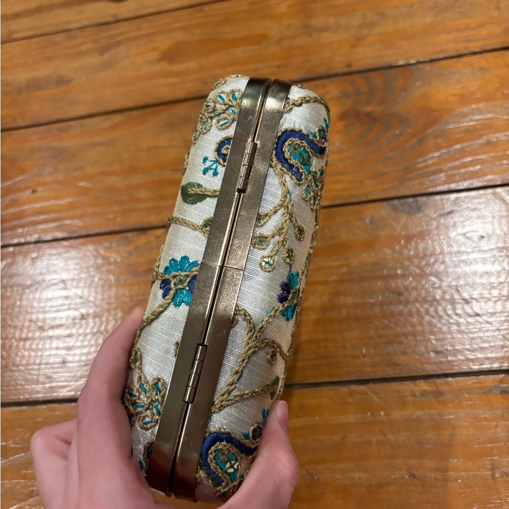 (1001) BEADED CLUTCH - Picture 8 of 10
